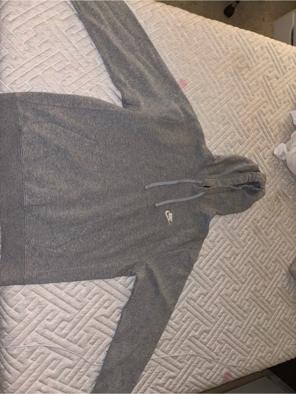 Nike Men’s Gray Pullover hoodie with Subtle Logo